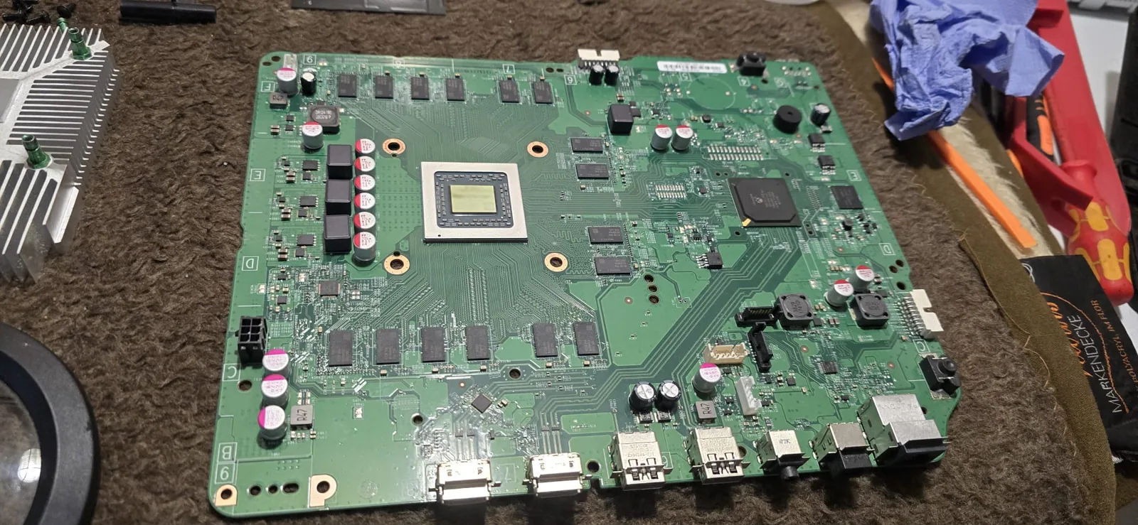 Reparatur und Aufbereitung eines Mainboards in der RefurbIT-Werkstatt bei Fulda